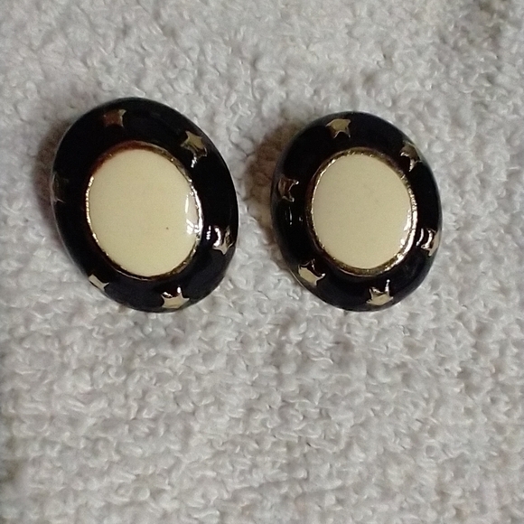 Black white stars button post earrings - Picture 1 of 3
